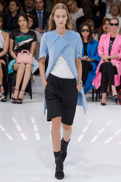 Look 24